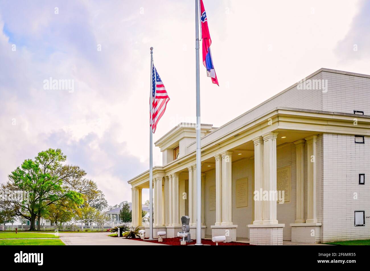 La Bibliothèque présidentielle et le musée Jefferson Davis sont photographiés, le 27 mars 2021, à Biloxi, Mississippi. Banque D'Images