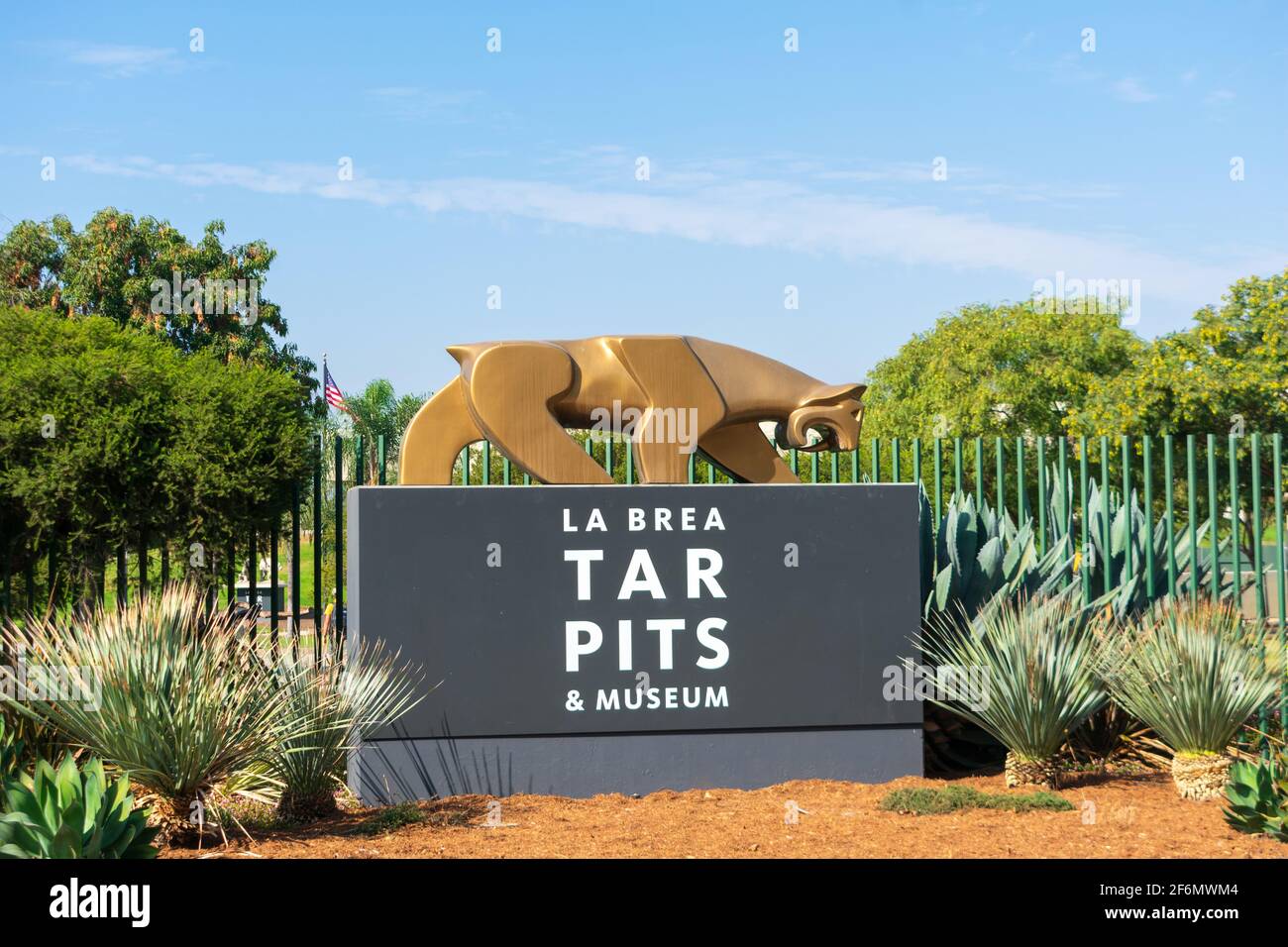 La Brea Tar Pits panneau d'entrée à Hancock Park et George C. page Museum - Los Angeles, Californie, Etats-Unis - 2020 Banque D'Images