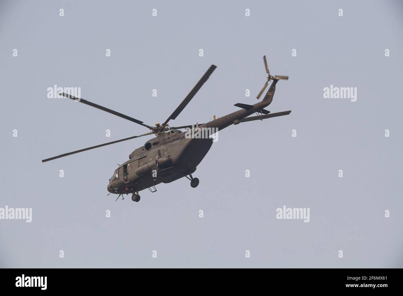 Armée royale thaïlandaise mi 17 hélicopter. Le Mil mi-17 est un hélicoptère militaire russe en production dans deux usines de Kazan et d'Ulan-Ude. Banque D'Images