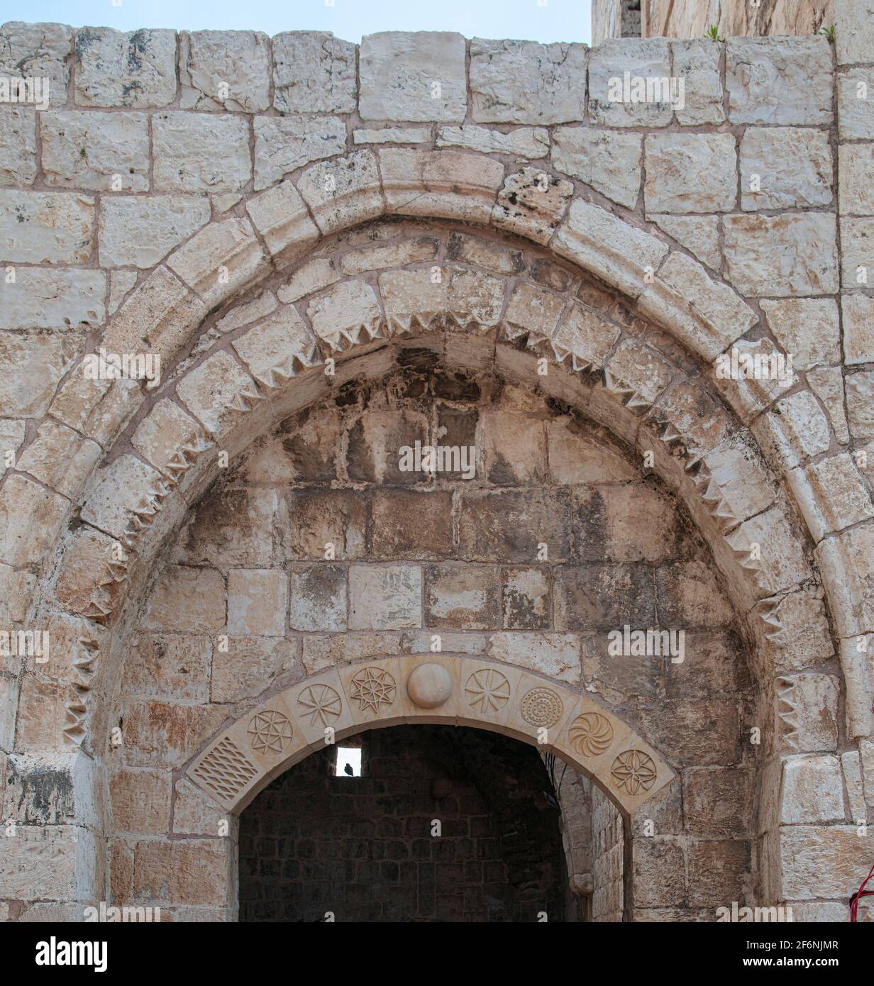 Migdal Afek également Migdal Tsedek est un parc national situé à la limite sud-est de Rosh HaAyin, en Israël. Ruines de Mirabel, un château Crusader, construit sur le s. Banque D'Images