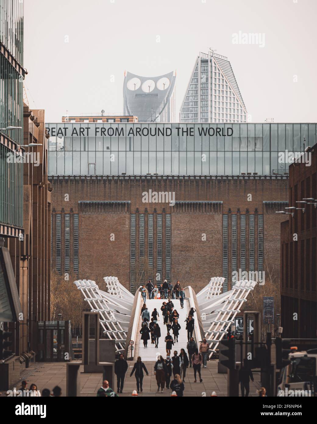 Millennium Bridge et Tate Modern Museum, Londres, Royaume-Uni Banque D'Images
