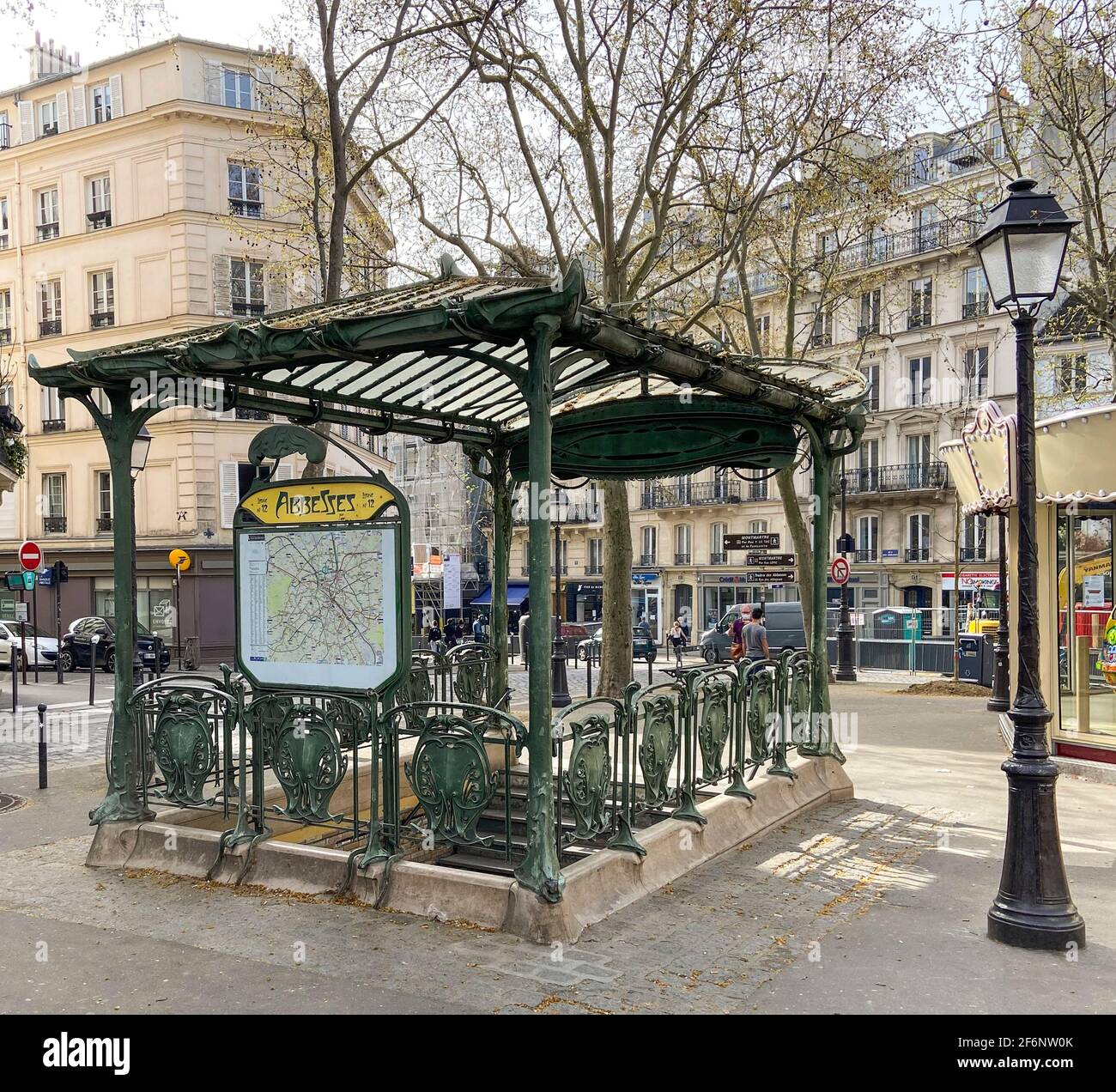STATION DE MÉTRO ABBESSES DESSINNEE PAR GUIMARD Banque D'Images