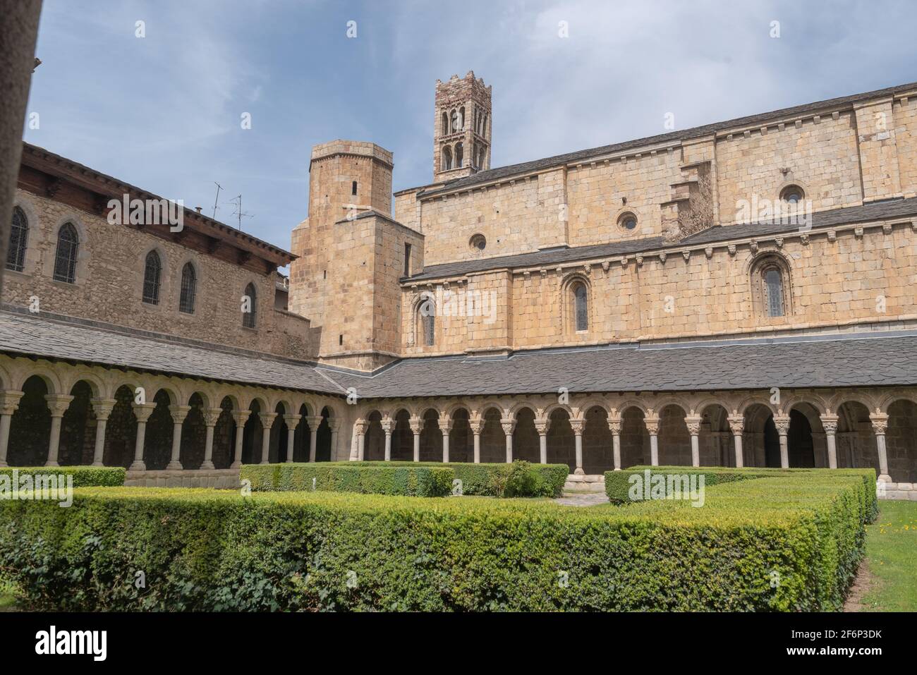 Jardins de la cathédrale de Santa Maria d'Urgell. Catalogne. Banque D'Images