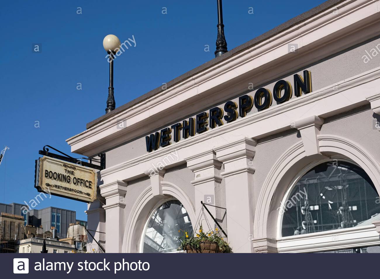 The Booking Office Wethercuillères bar, Waverley Bridge, Édimbourg, Écosse Banque D'Images