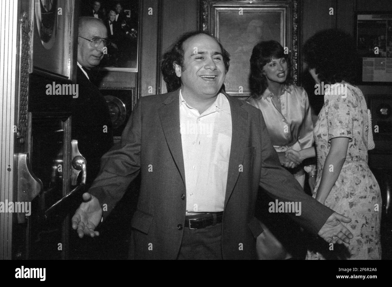 Danny DeVito et Rhea Pearlman Circa années 1980 crédit: Ralph Dominguez/MediaPunch Banque D'Images