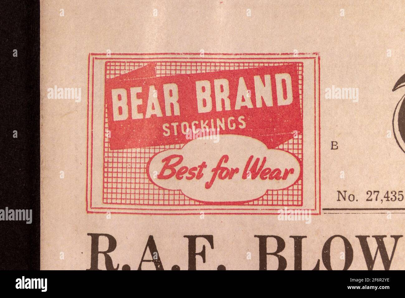 Publicité pour les bas de marque Bear n The Daily Telegraph (réplique), 18 mai 1943, le lendemain du raid de Dam Busters. Banque D'Images