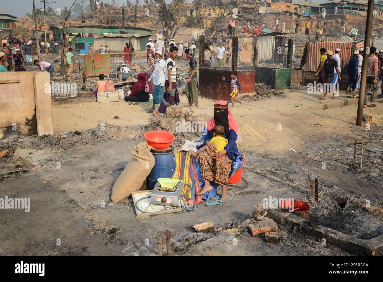 Feu de camp de Rohingya Banque D'Images