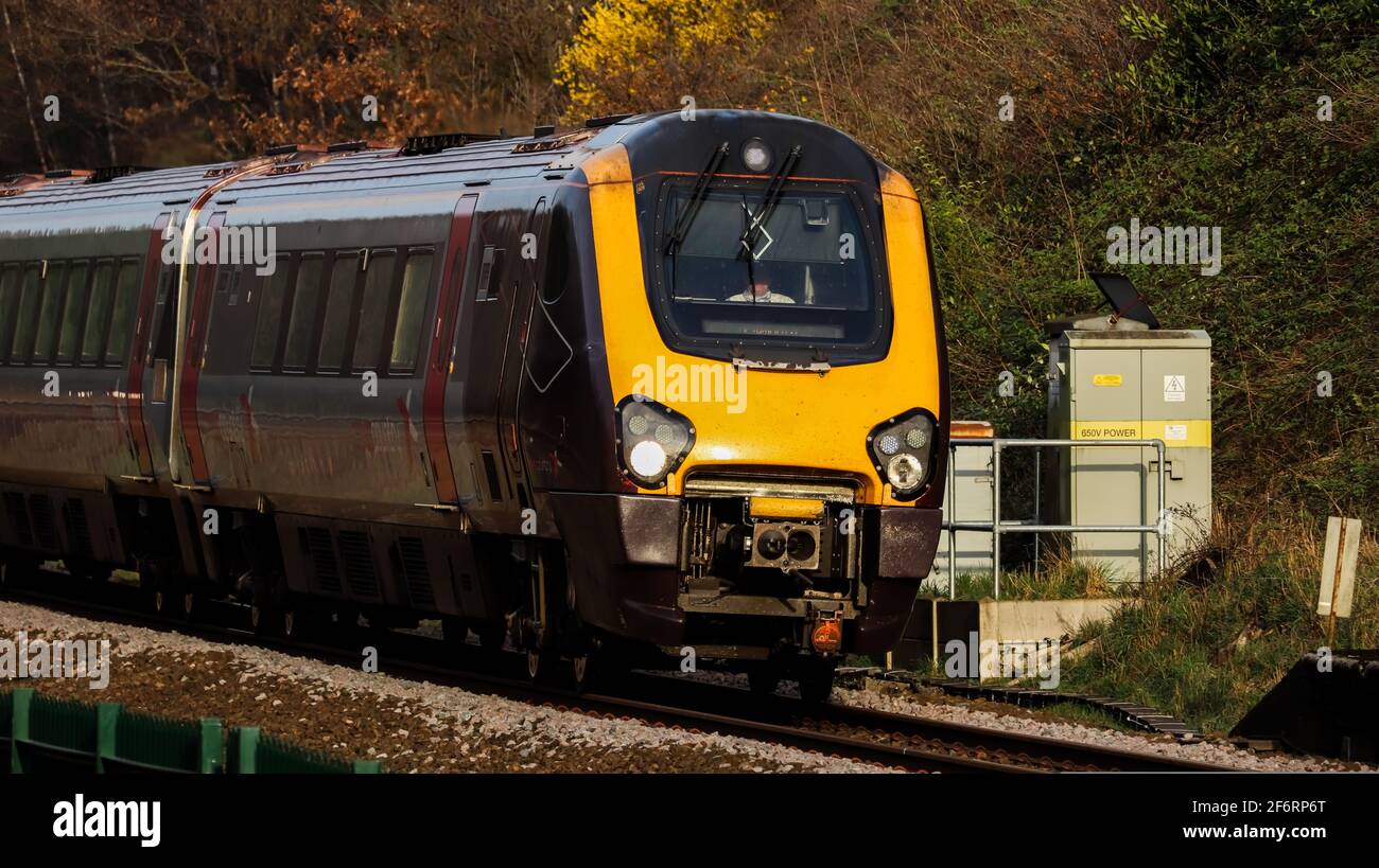 Train de cross-country passant par Cross Gates, Leeds. Banque D'Images