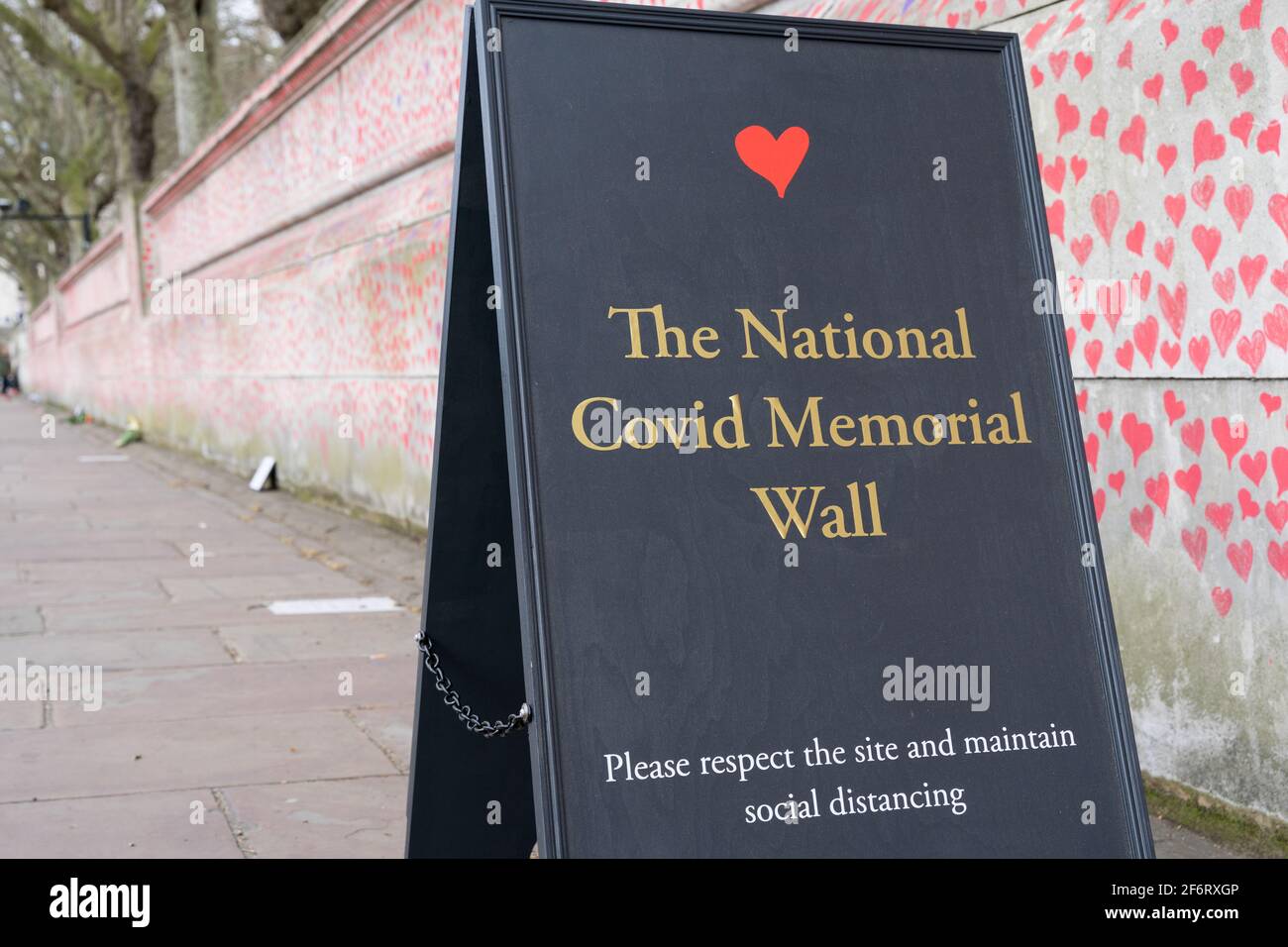 Le mur national du mémorial des Covid, banque sud de Londres, Angleterre, Royaume-Uni Banque D'Images