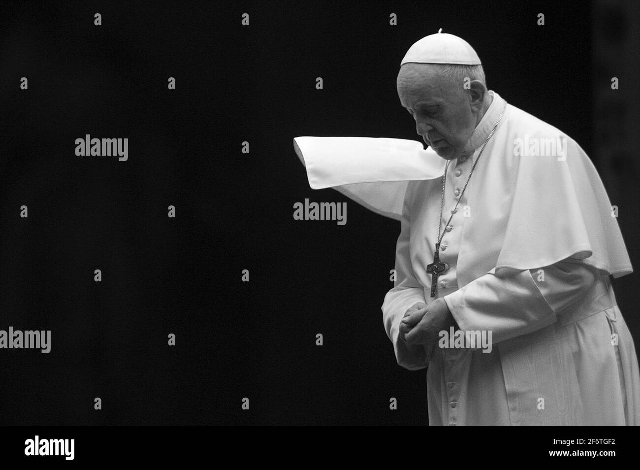 Rome, Italie. 03ème avril 2021. 2 avril 2021 : le Pape François mène la célébration du chemin de la Croix (via Crucis) dans le cadre du Vendredi Saint 2 avril 2021 au Vatican, pendant la pandémie du coronavirus Covid-19 crédit: Agence de photo indépendante/Alamy Live News Banque D'Images