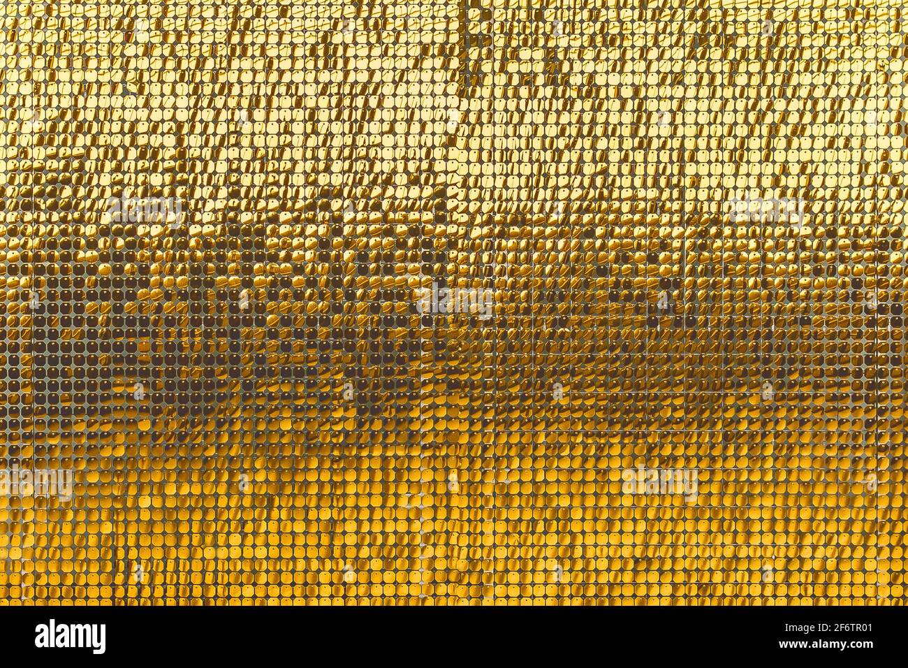 Arrière-plan abstrait jaune vif, intérieur décoratif en mosaïque d'or, texture éblouissante, surface miroir. Banque D'Images