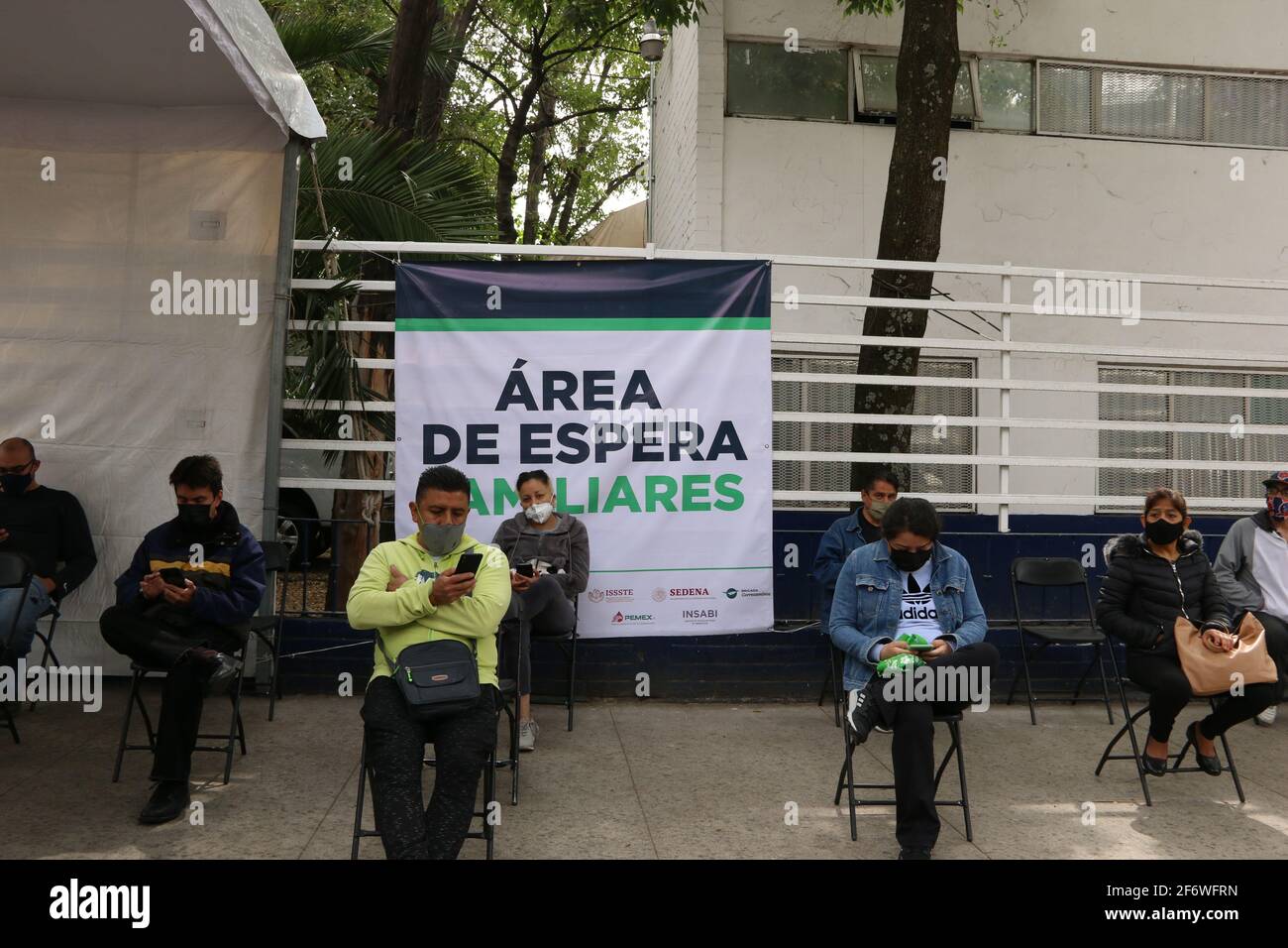 Mexico, Mexique. 2 avril 2021. Les personnes de plus de 60 ans vaccinées contre Covid-19, toutes organisées par le gouvernement. Crédit: Andrea Quintero/Alamy Live News Banque D'Images