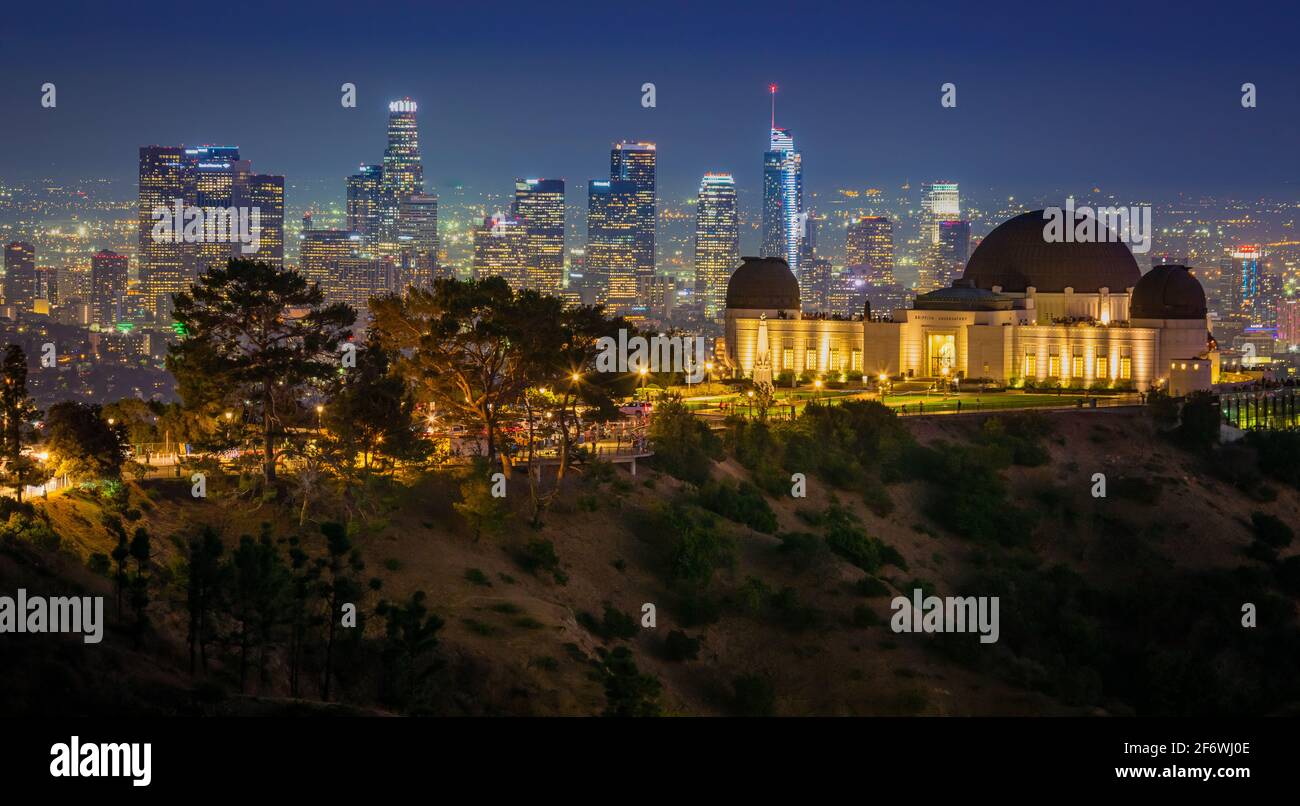 L'Observatoire Griffith est une installation à Los Angeles, Californie, assis sur le versant sud du mont Hollywood à Los Angeles Griffith Park. Banque D'Images