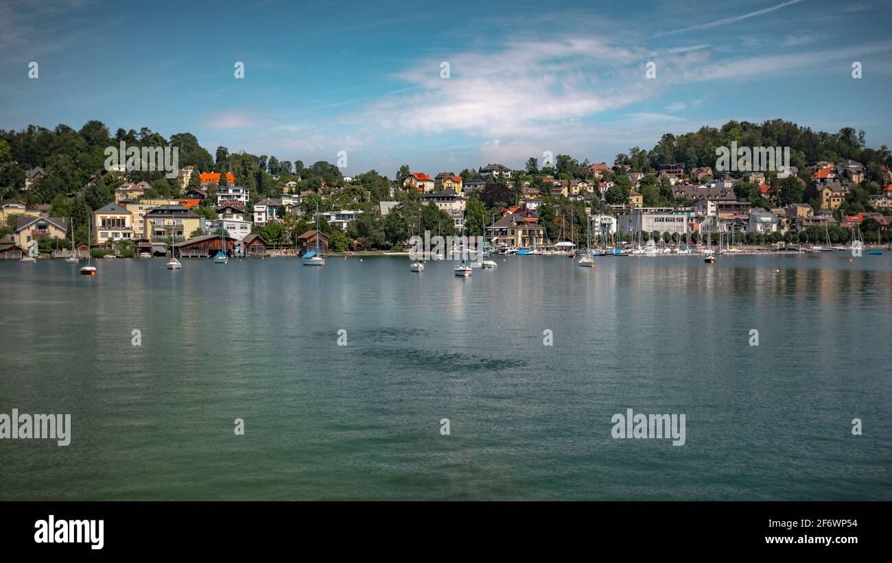 Lac de Traunsee et panorama de la ville de Gmunden en Autriche Banque D'Images