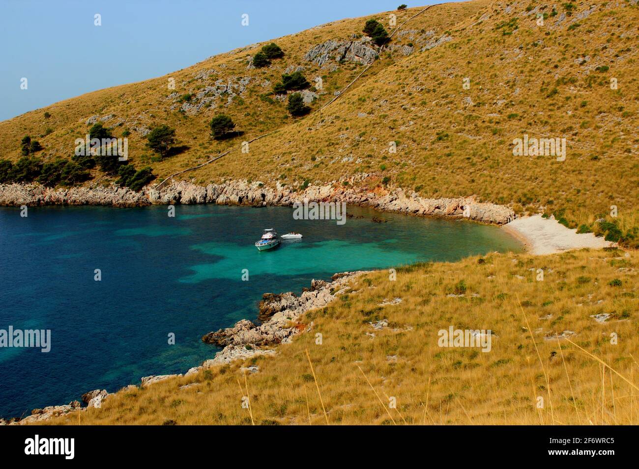 Belle plage à proximité du port de Pollenca Banque D'Images