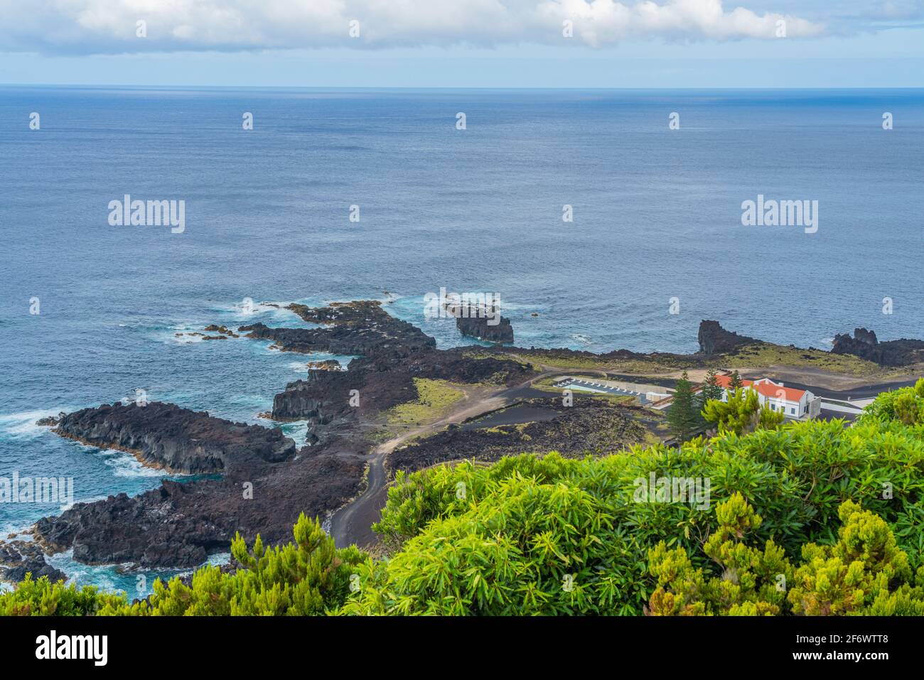 Bains thermaux de Ponta da Ferraria sur l'île de Sao Miguel, dans les  Açores, au Portugal Photo Stock - Alamy
