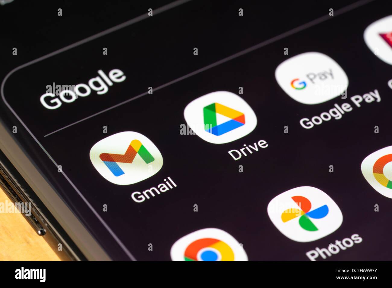 Une sélection d'applications Alphabet (anciennement Google) sur un écran de smartphone, dont Gmail, Google Drive, Google Pay Banque D'Images