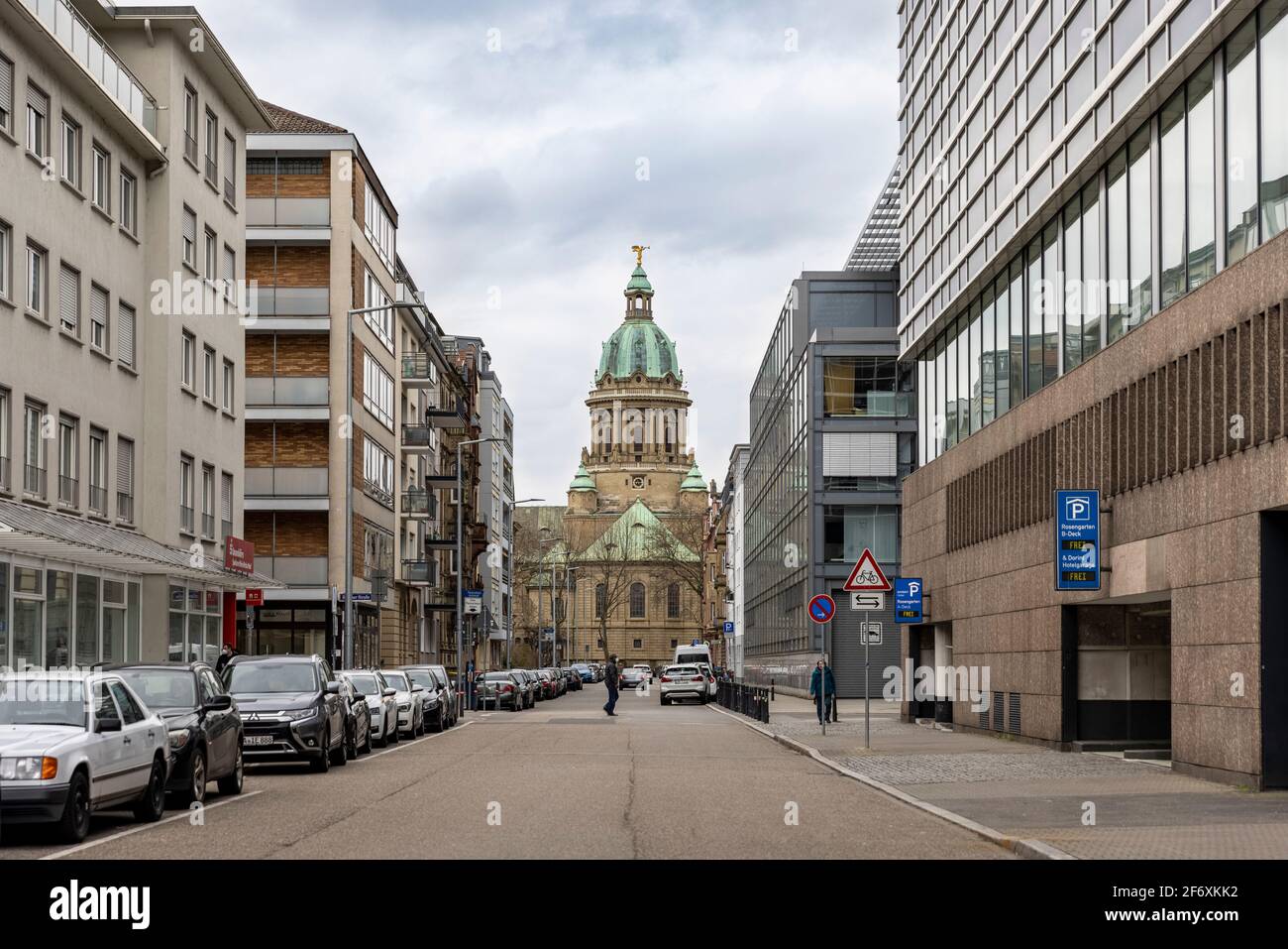 Le centre-ville de Mannheim est une combinaison de bâtiments historiques et modernes. Banque D'Images