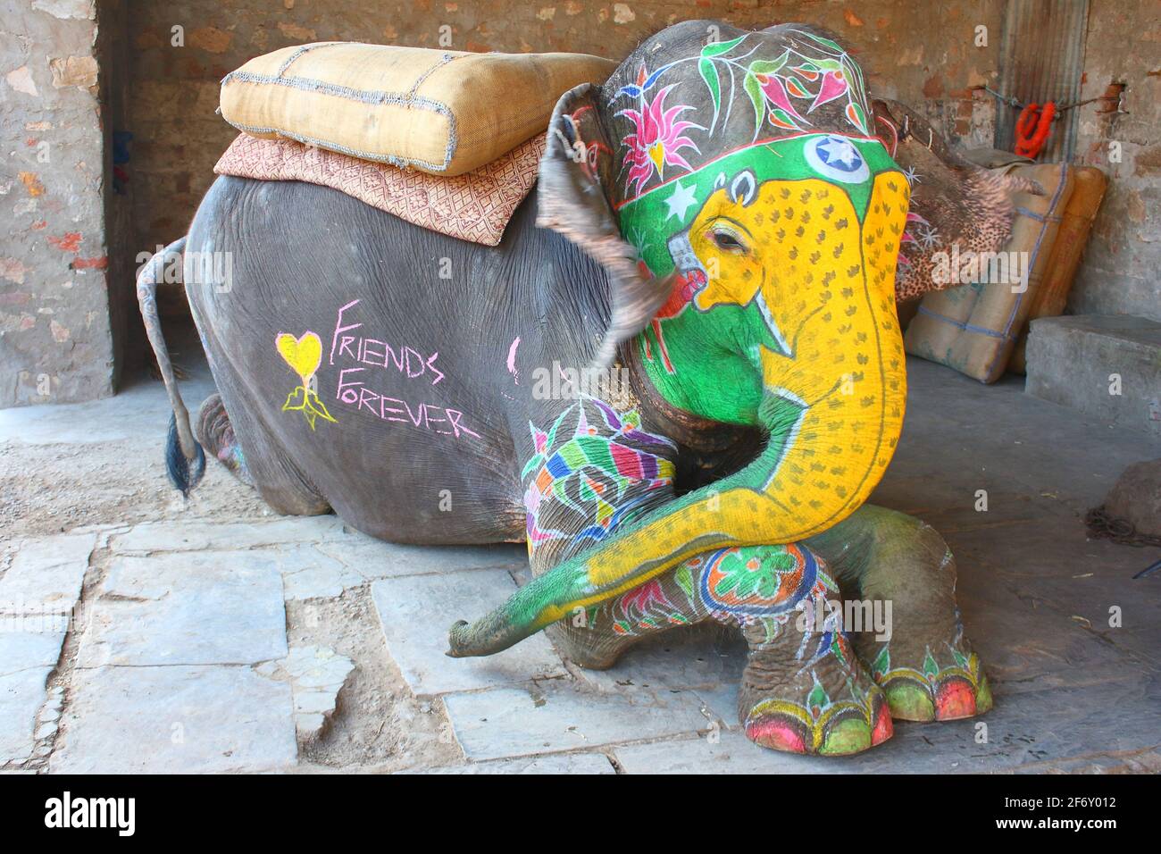 éléphant coloré indien sur le marché Banque D'Images