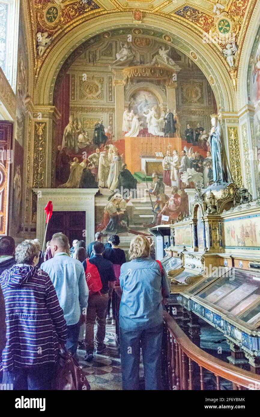 Rome, Italie - 06 octobre 2018 : salle de la conception immaculée, la Sala dell’immacolata, avec des fresques de Francesco Podesti, musées du Vatican Banque D'Images