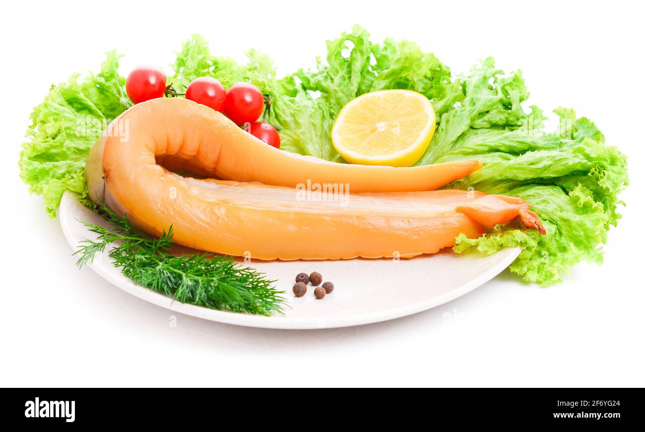 Calmar géant fumé, un morceau sur une plaque Banque D'Images