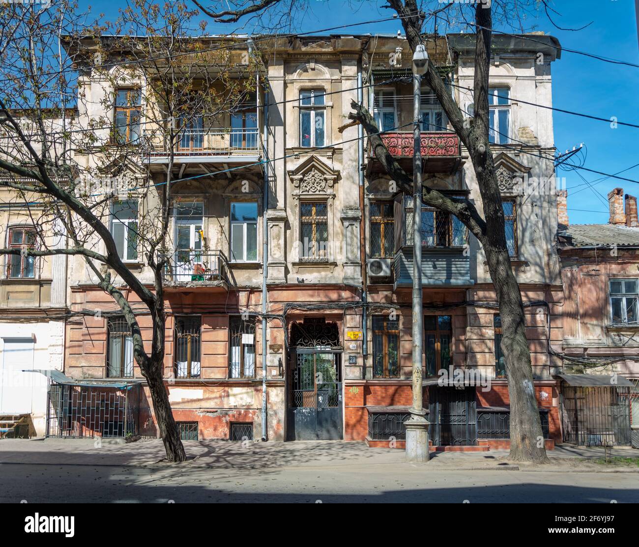 Odessa, Ukraine - APR 28, 2019: Maison typique de tenement pittoresque à Odessa, Ukraine Banque D'Images