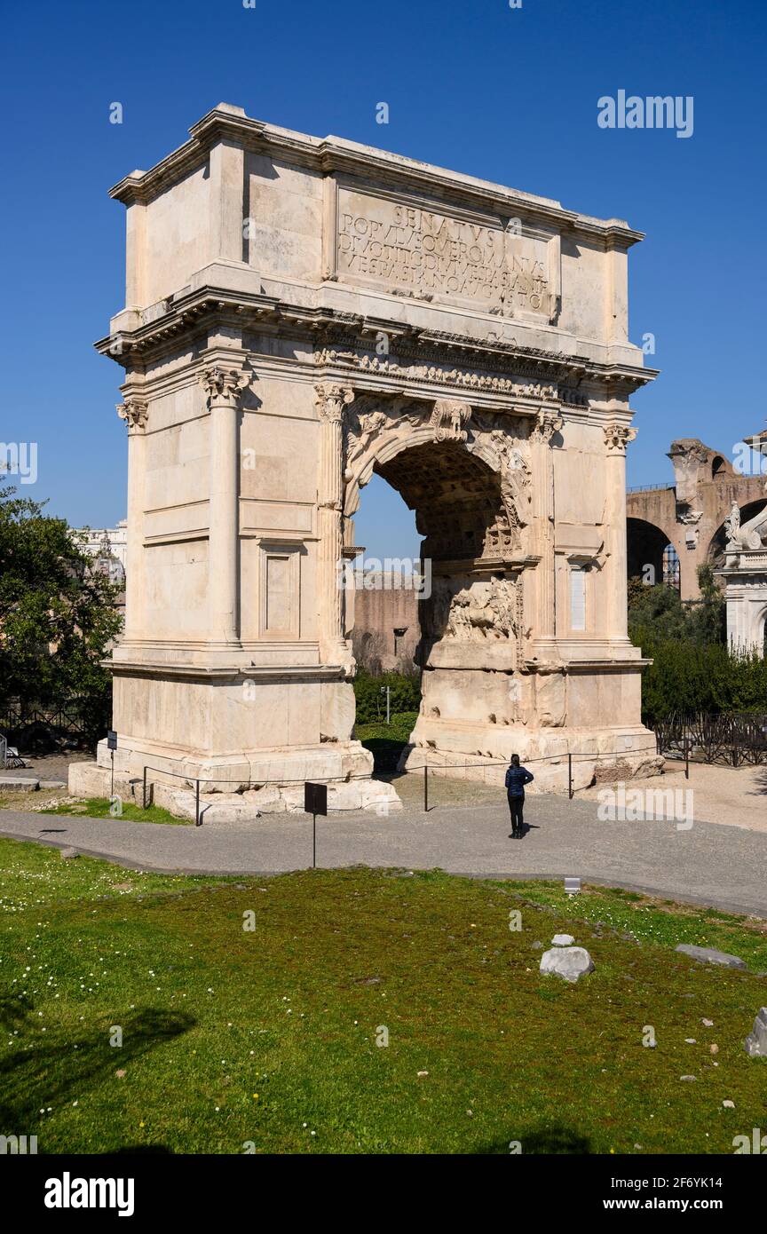 Rome. Italie. L'Arc de Titus (Arco di Tito) 1er C AD, sur la via Sacra du Forum romain. Construit par l'empereur romain Domitian pour commémorer son Banque D'Images