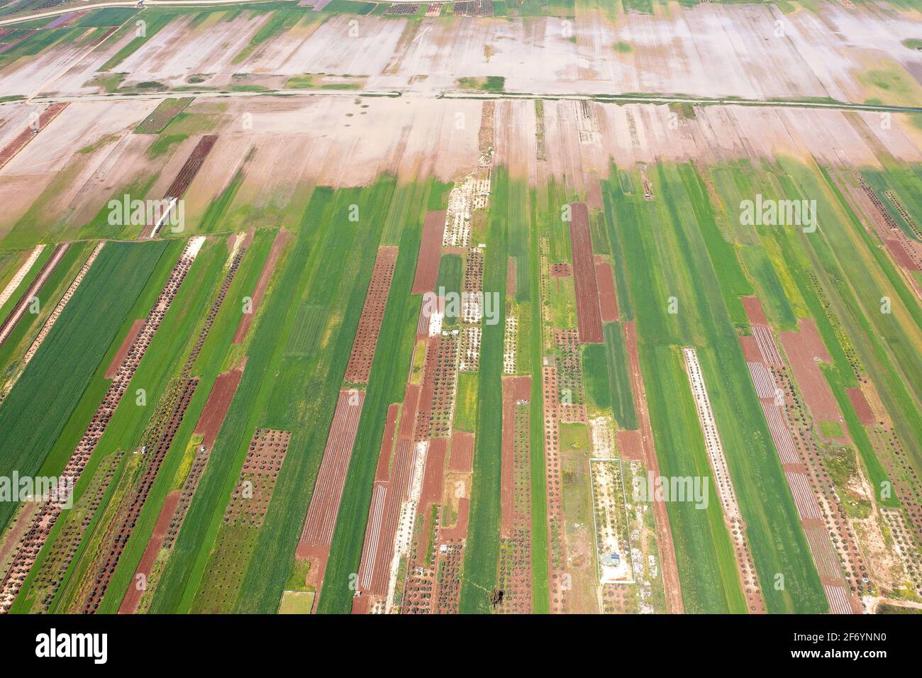 Champs agricoles inondés en raison de fortes pluies, vue aérienne. Banque D'Images