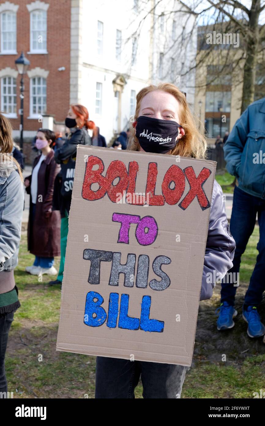 College Green, Bristol, Royaume-Uni. 3 avril 2021. Les membres du public se réunissent au Collège Vert pour exprimer leur mécontentement à l'égard des changements apportés au droit de manifester par les gouvernements. Ce sera la cinquième manifestation à Bristol ces dernières semaines. Crédit : JMF News/Alay Live News Banque D'Images College Green, Bristol, Royaume-Uni. 3 avril 2021. Les membres du public se réunissent au Collège Vert pour exprimer leur mécontentement à l'égard des changements apportés au droit de manifester par les gouvernements. Ce sera la cinquième manifestation à Bristol ces dernières semaines. Crédit : JMF News/Alay Live News Banque D'Images