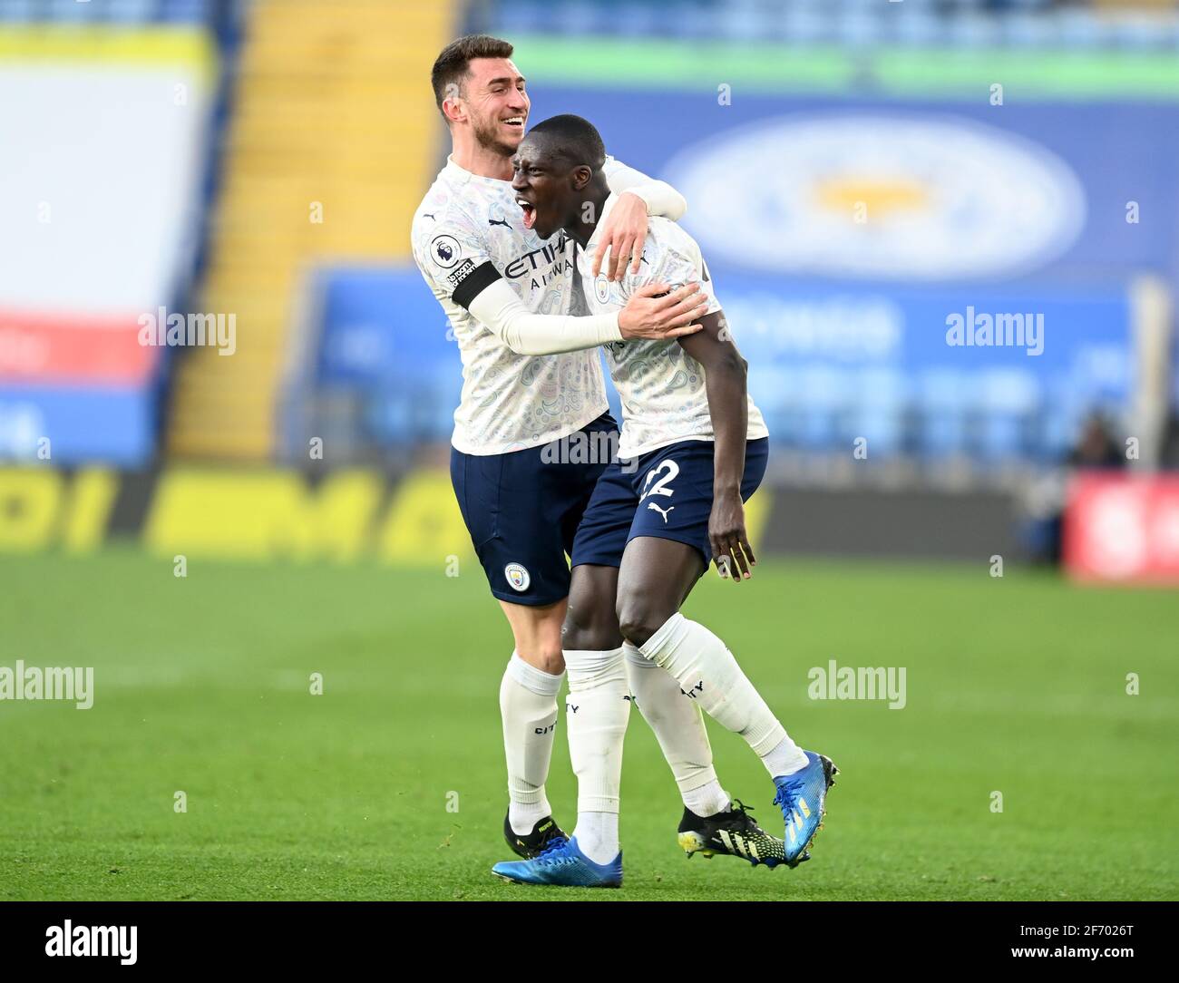 Benjamin Mendy (à droite) de Manchester City célèbre le premier but de son équipe lors du match de la Premier League au King Power Stadium de Leicester. Date de publication : samedi 3 avril 2021. Banque D'Images