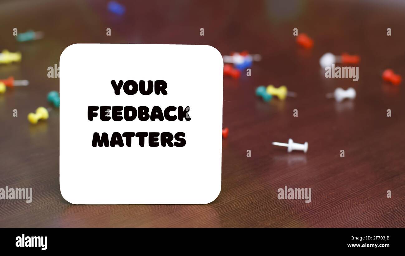 Votre étiquette Feedback Matters avec arrière-plan bokeh Banque D'Images