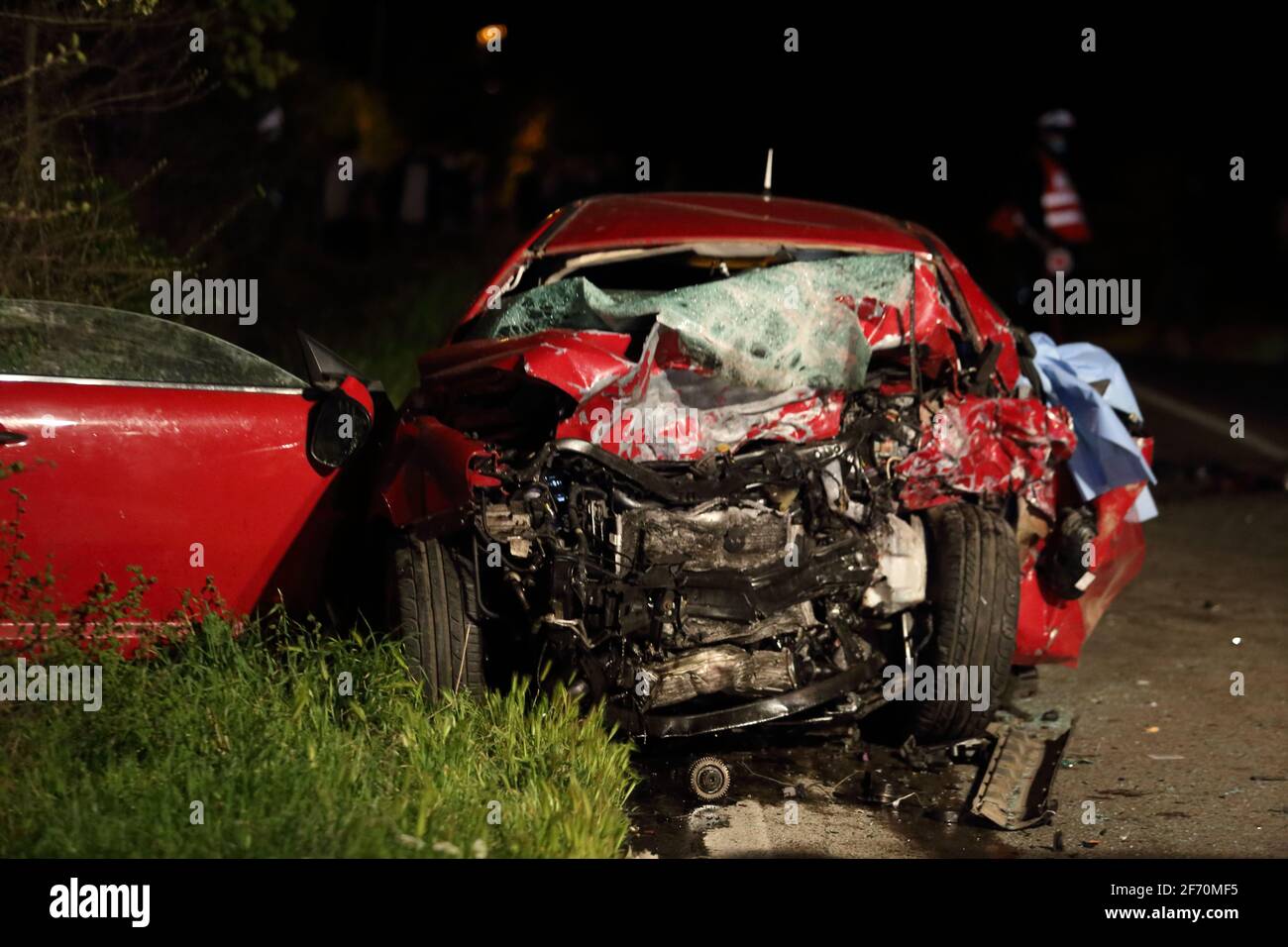 San Vittore del Lazio, Italia - 4 aprile 2021: Tragedia di Pasqua sulla via Casilina tra San Vittore del Lazio e San Pietro Invine, muoiono 4 persone di Mignano Montelungo Banque D'Images