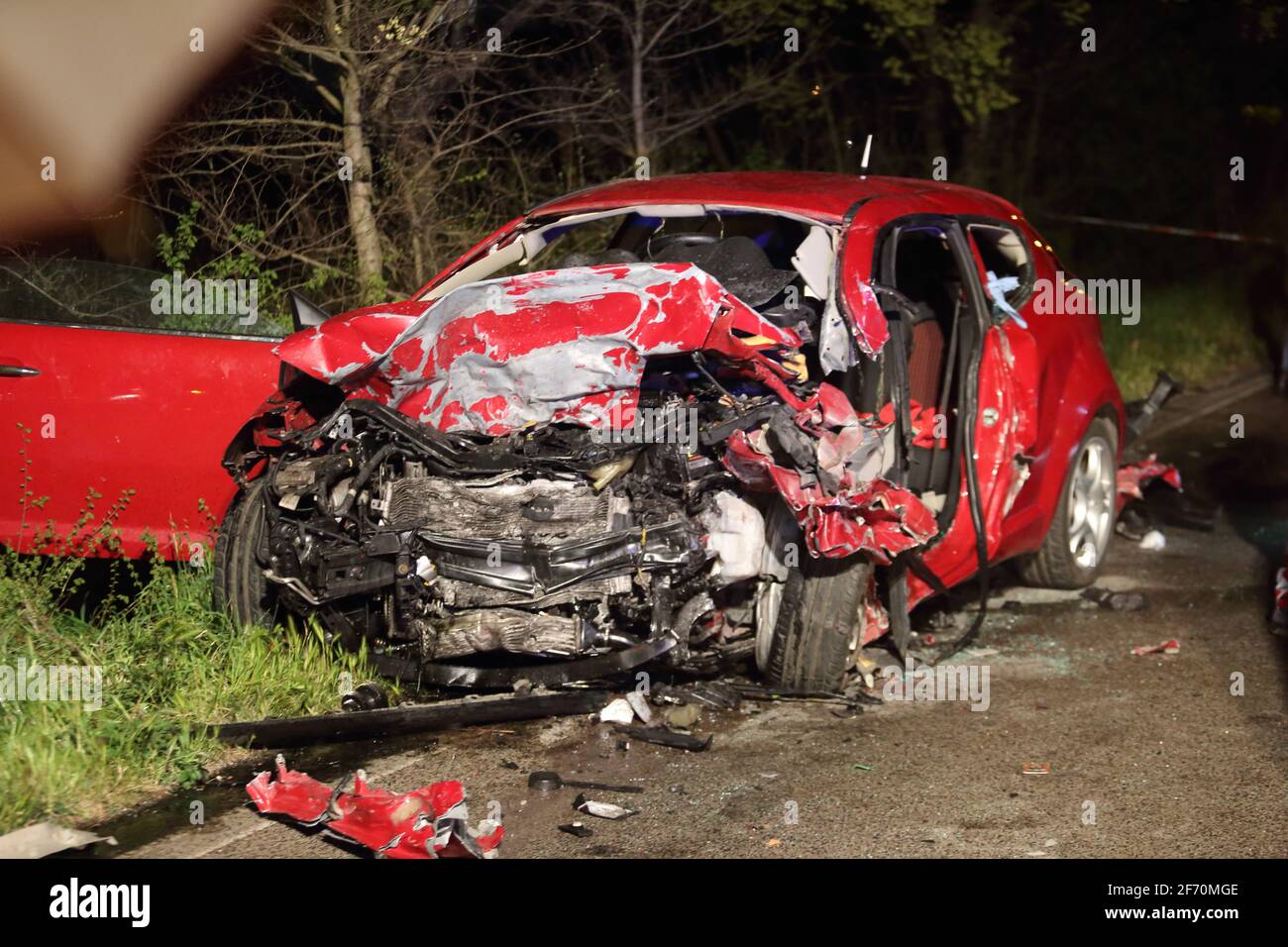 San Vittore del Lazio, Italia - 4 aprile 2021: Tragedia di Pasqua sulla via Casilina tra San Vittore del Lazio e San Pietro Invine, muoiono 4 persone di Mignano Montelungo Banque D'Images
