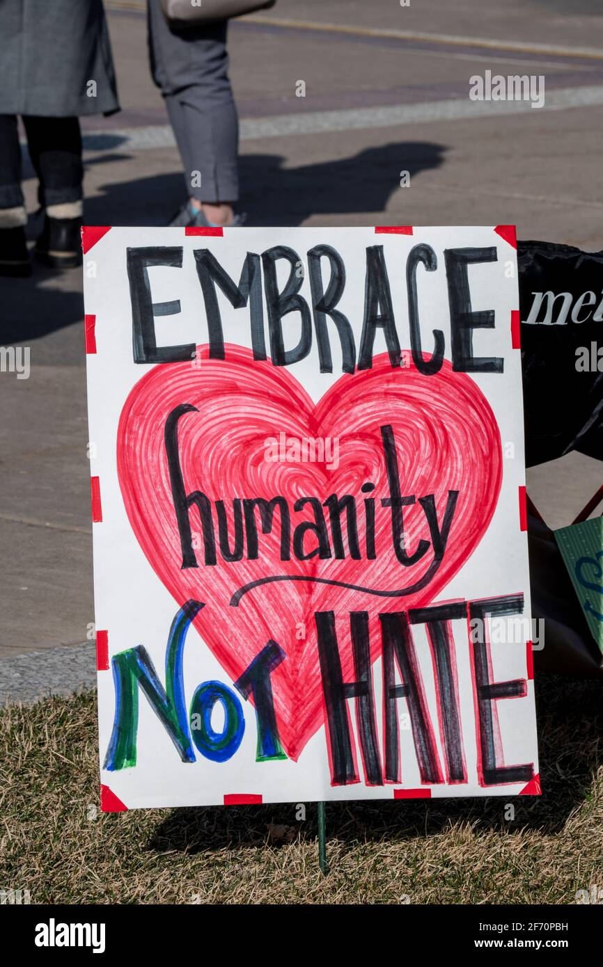 St. Paul, Minnesota. 28 mars 2021. Les Américains asiatiques et les communautés de soutien se rassemblent au capitole pour se souvenir des victimes des tueries et s d'Atlanta Banque D'Images