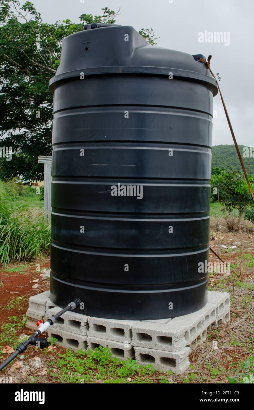 Ballon de stockage d'eau d'irrigation Photo Stock - Alamy