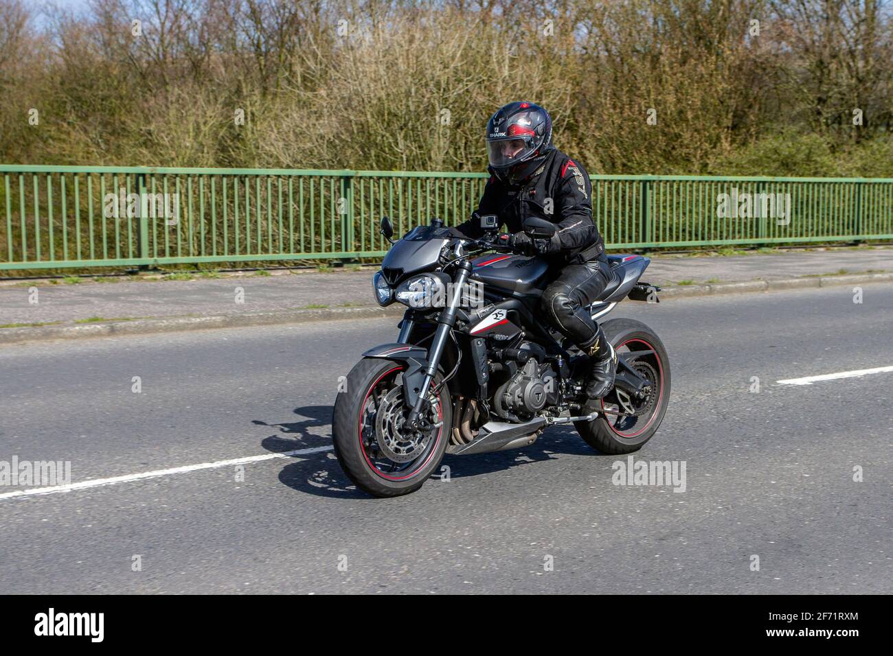 2017 argent Triumph Street Triple RS; motard; transport à deux roues, motos, véhicule sur les routes britanniques, motos, motards motocycles motocycles motocycles à Manchester, Royaume-Uni Banque D'Images