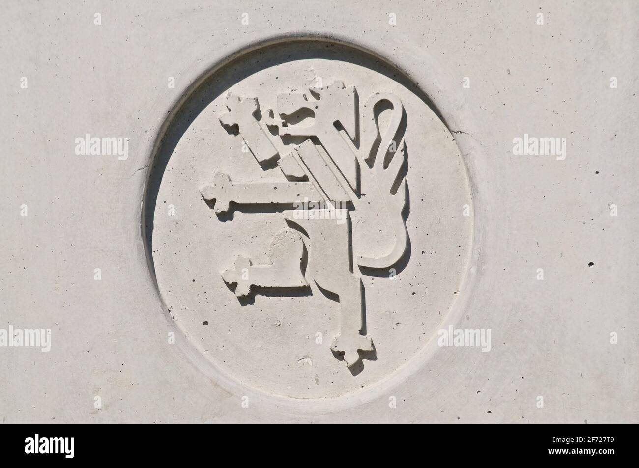 Locarno, Tessin, Suisse - 20 mars 2021 : emblème de la ville de Locarno gravé sur un mur en pierre. Locarno est l'un des lieux touristiques les plus célèbres Banque D'Images