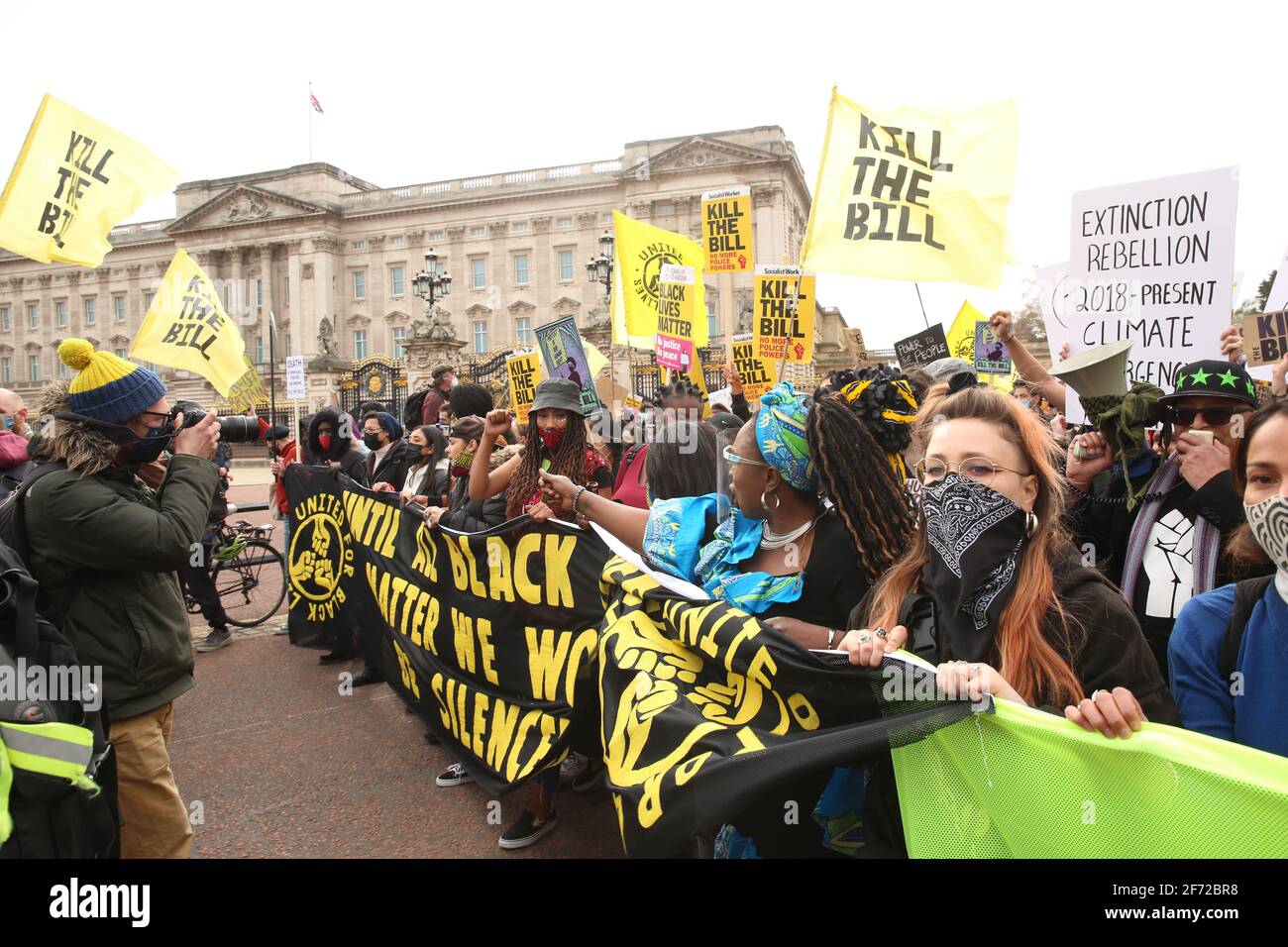 Tuez le projet de loi en passant devant Buckingham Palace, Londres, Royaume-Uni, 3 avril 2021 Banque D'Images Tuez le projet de loi en passant devant Buckingham Palace, Londres, Royaume-Uni, 3 avril 2021 Banque D'Images