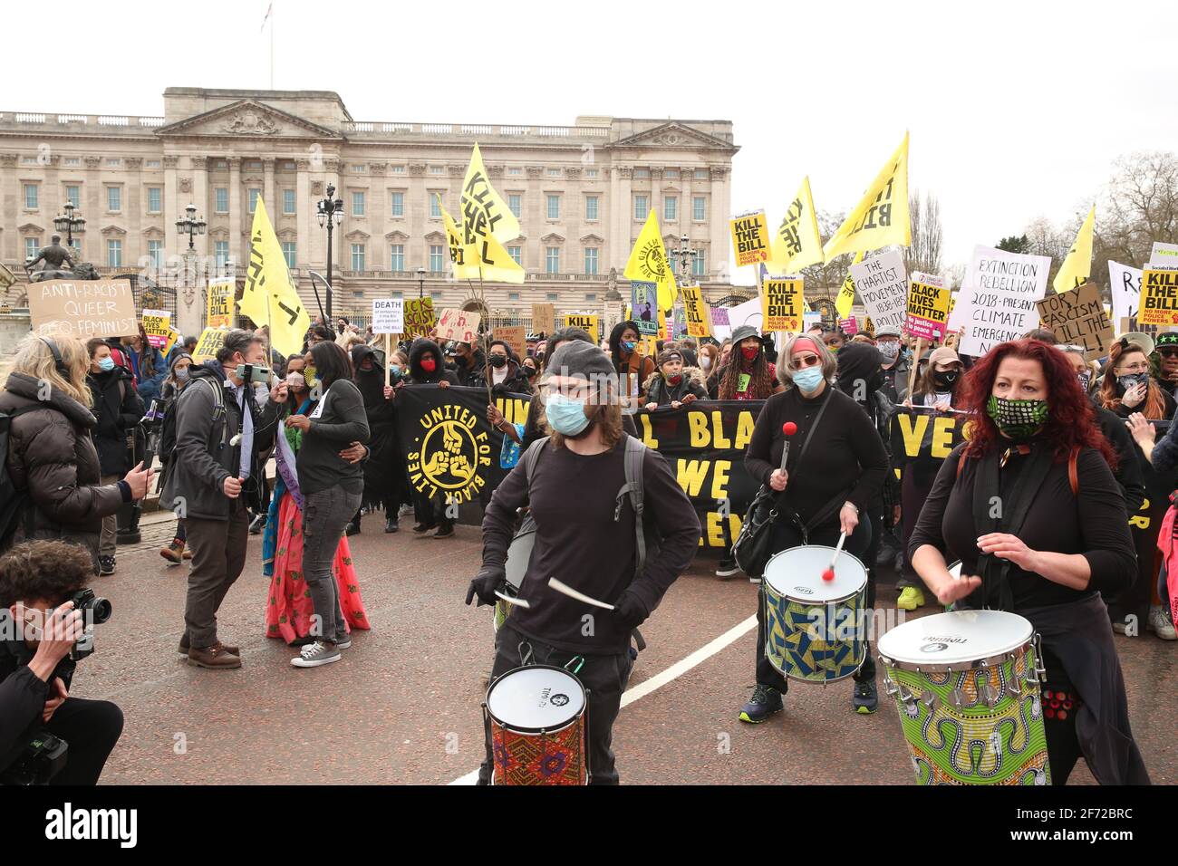 Tuez le projet de loi en passant devant Buckingham Palace, Londres, Royaume-Uni, 3 avril 2021 Banque D'Images Tuez le projet de loi en passant devant Buckingham Palace, Londres, Royaume-Uni, 3 avril 2021 Banque D'Images