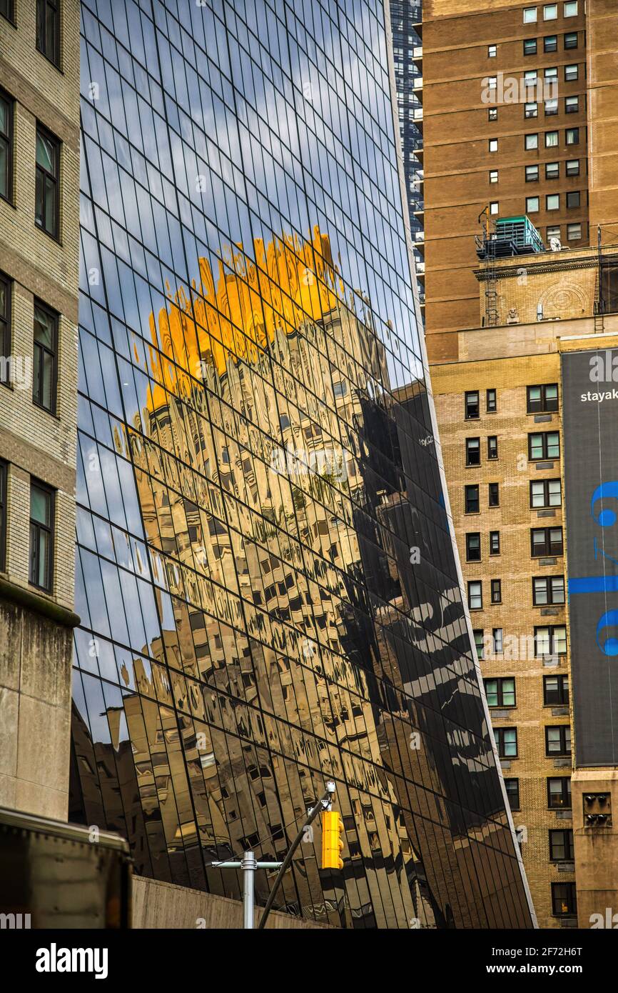 Trump Parc Condominium reflété par Solow Building Banque D'Images