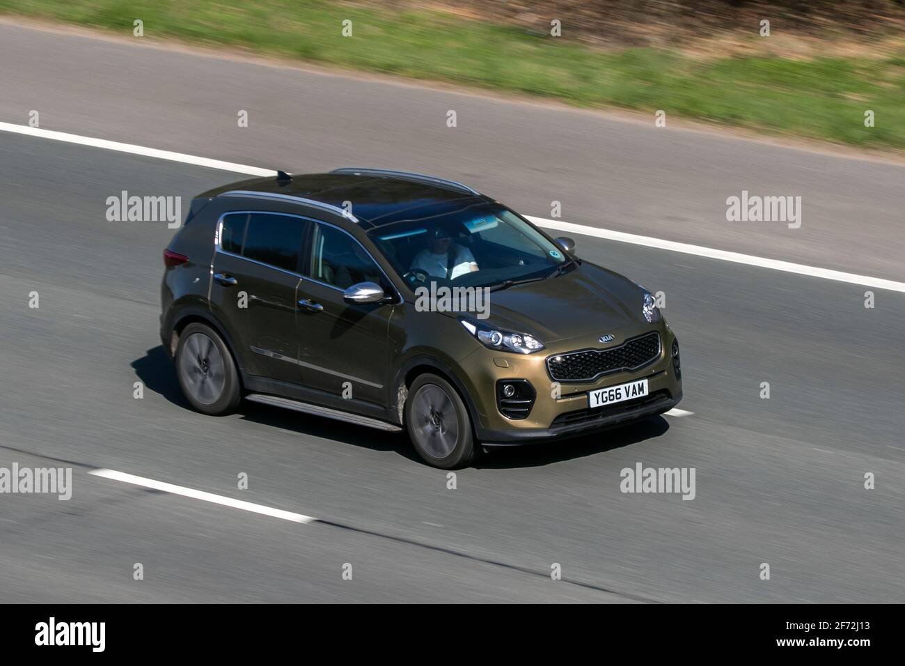 2016 Kia Sportage 4 CRDI ISG, véhicules en mouvement, voitures, véhicules roulant sur les routes britanniques, moteurs, conduite sur le réseau routier de l'autoroute M6 anglais Banque D'Images