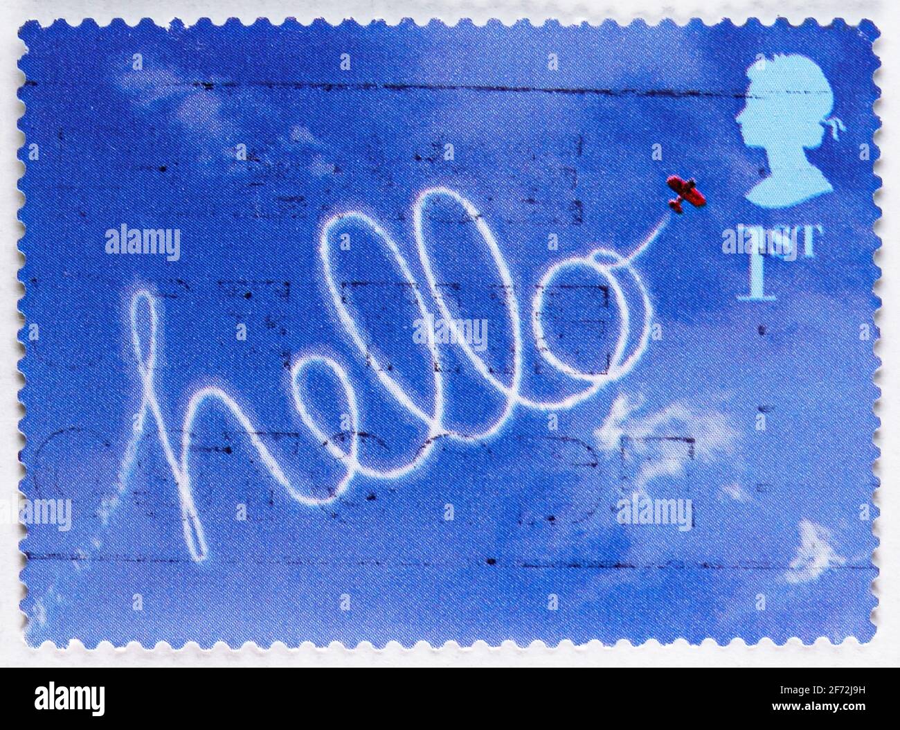 MOSCOU, RUSSIE - 22 DÉCEMBRE 2020: Timbre-poste imprimé au Royaume-Uni montre avion Sky-writing 'hello', cartes de voeux 2002 - occasions seri Banque D'Images