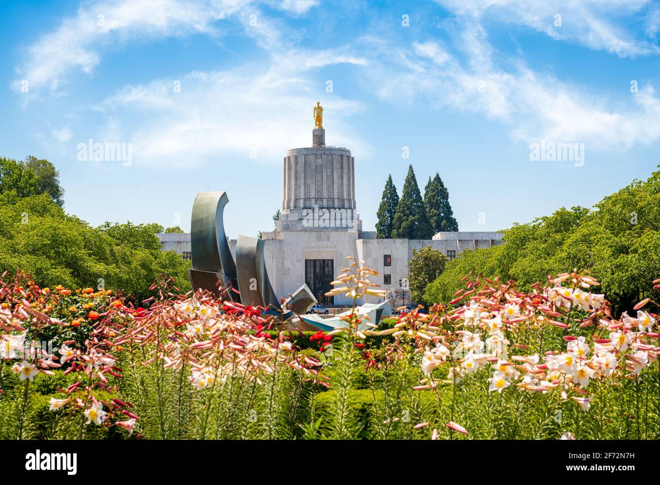 Salem, Oregon, États-Unis au Capitole de l'État et au jardin. Banque D'Images