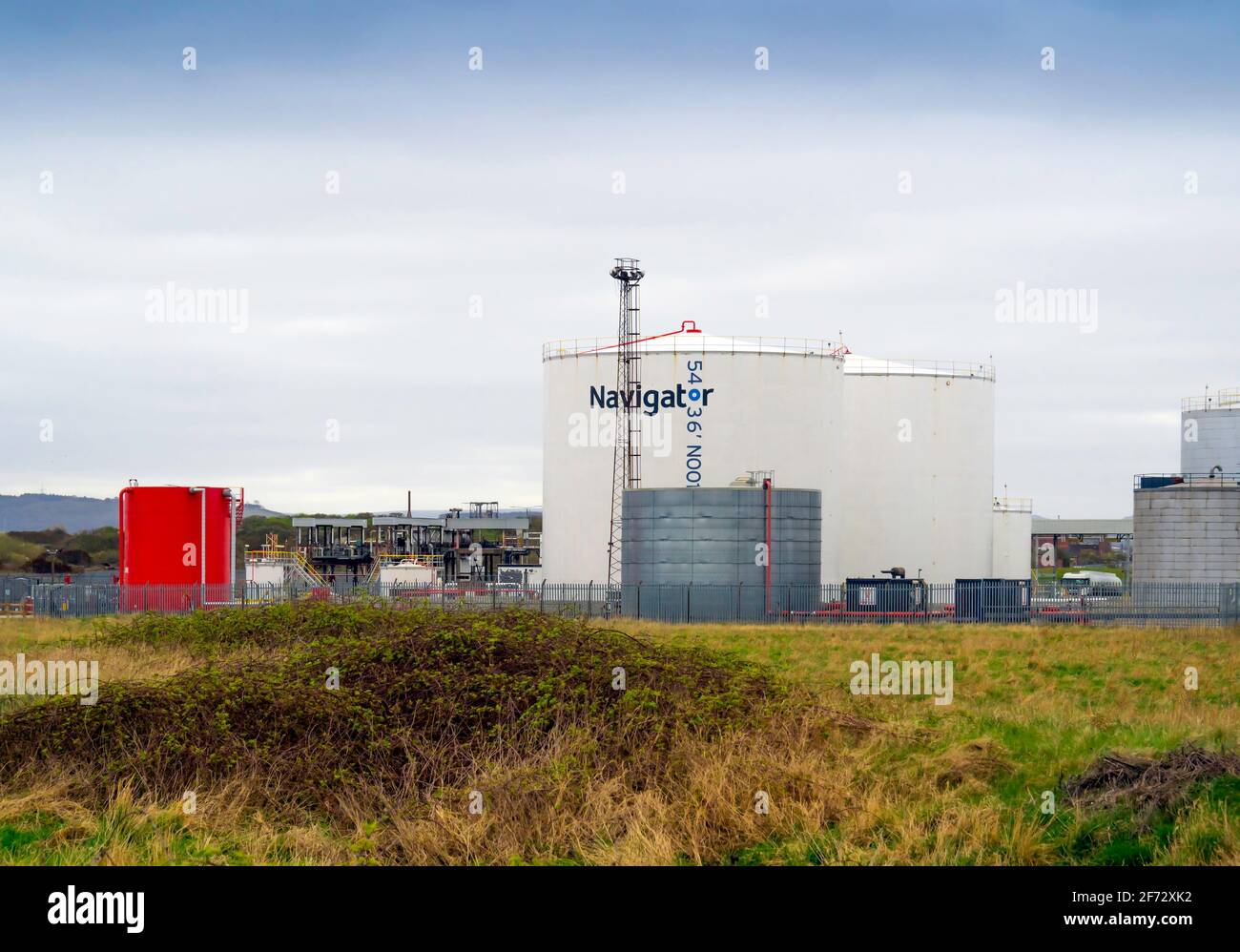 Réservoirs de stockage Navigator North Tees pour le pétrole brut et les produits installation de transbordement et de stockage de carburant pour véhicules routiers Banque D'Images Réservoirs de stockage Navigator North Tees pour le pétrole brut et les produits installation de transbordement et de stockage de carburant pour véhicules routiers Banque D'Images