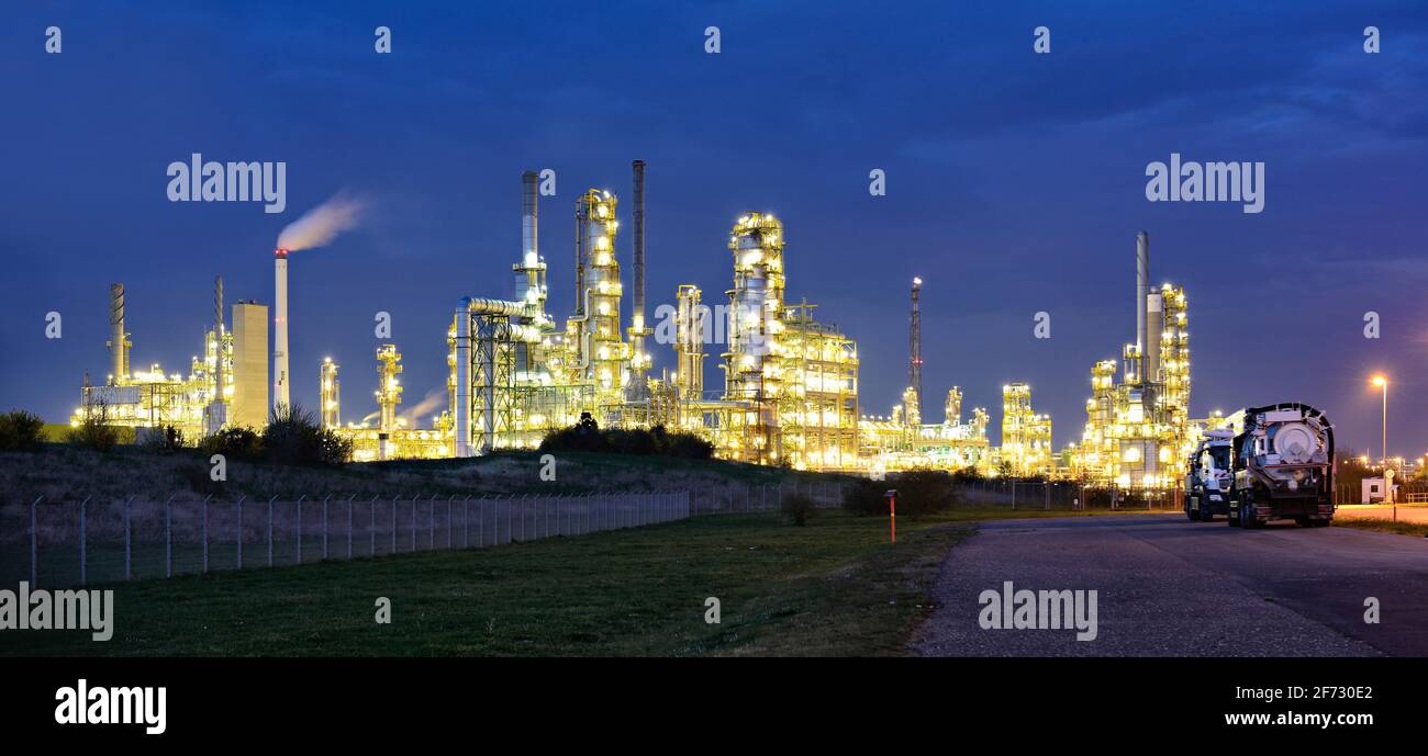Total Raffinerie Mitteldeutschland, tir de nuit, site chimique Leuna, Leuna, Saxe-Anhalt, Allemagne Banque D'Images