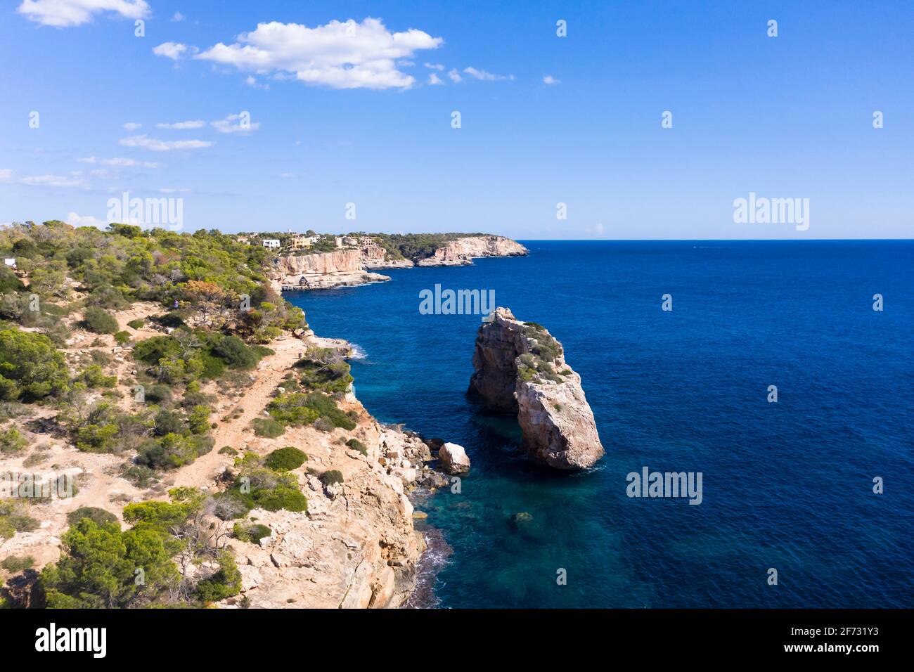 Vue aérienne porte rocheuse es Pontas, côte rocheuse près de Cala Santanyi, Majorque, Iles Baléares, Espagne Banque D'Images
