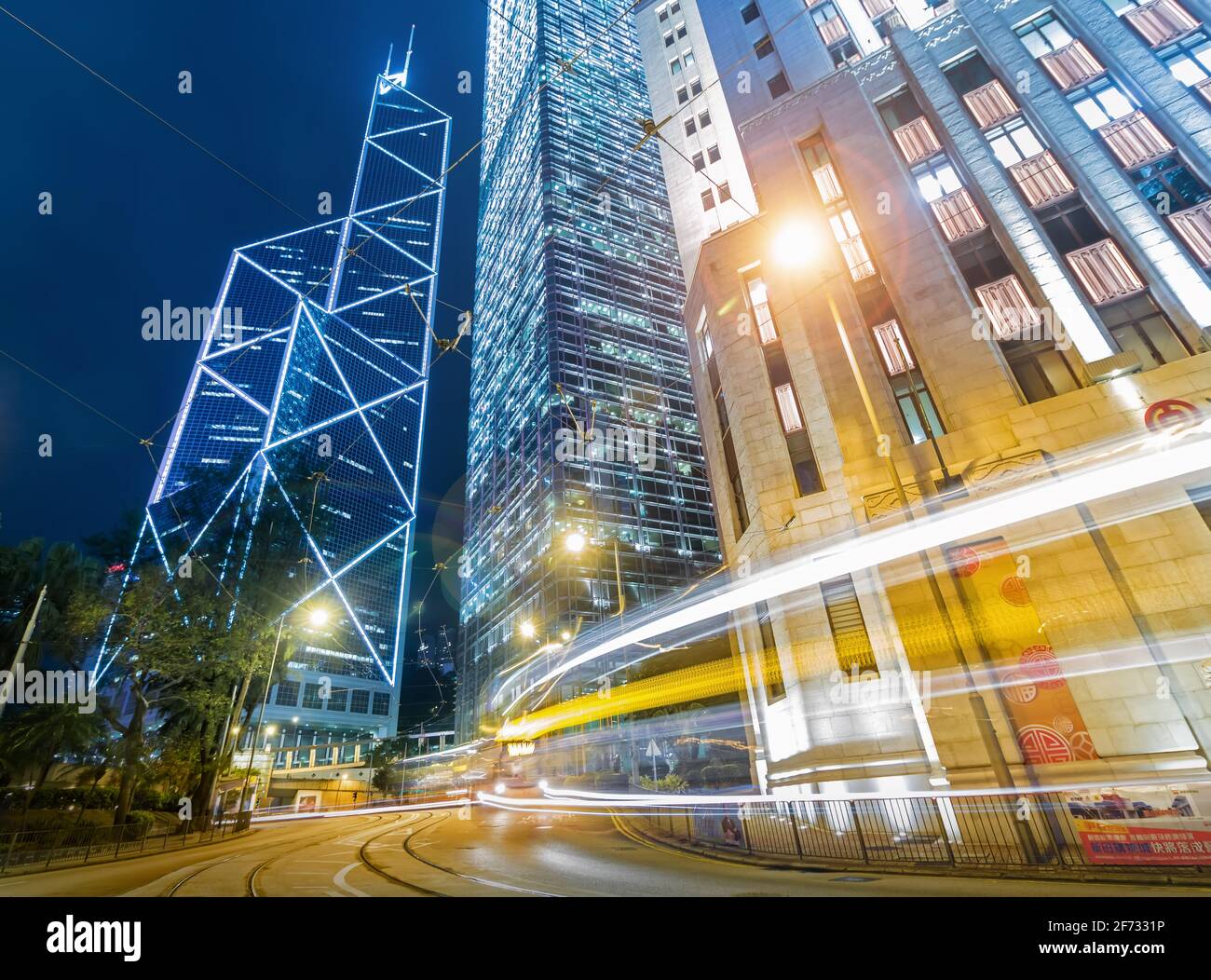 Hong Kong - 06 février 2018 - Night Life View Du centre de Hong Kong avec gratte-ciel et circulation Banque D'Images