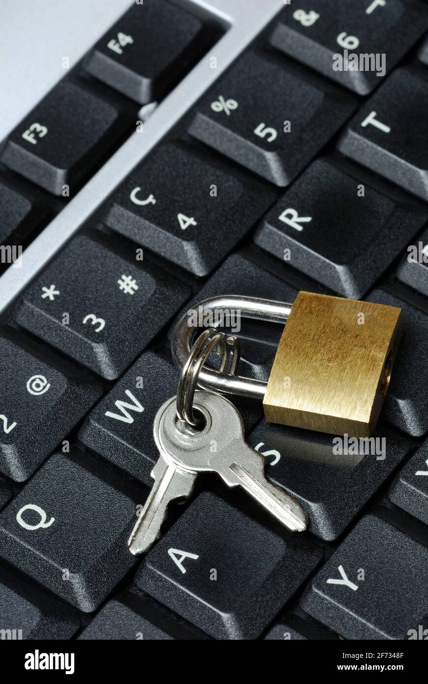 Cadenas sur le clavier de l'ordinateur, sécurité de l'ordinateur, contrôle d'Internet Banque D'Images