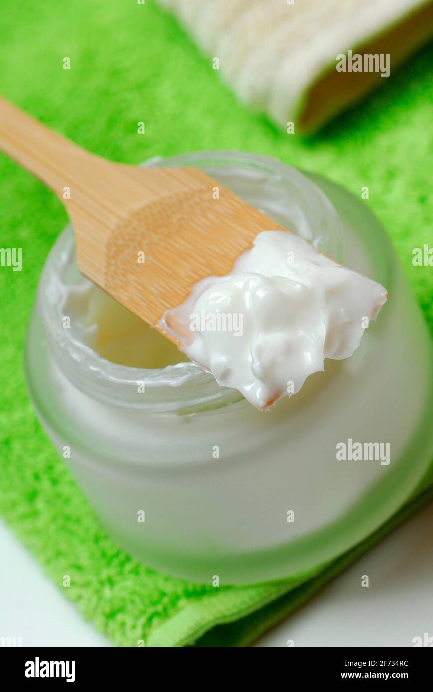 Crème pour le visage sur spatule, crème, pot, beauté, soins de beauté, soins de la peau, soins de la peau Banque D'Images