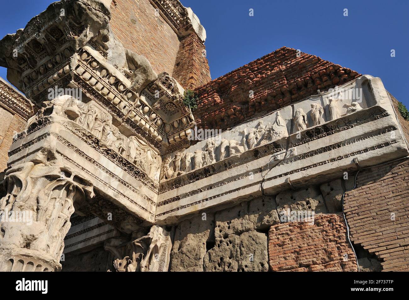 Italie, Rome, Forum de Nerva, temple de Minerve, bas relief Banque D'Images